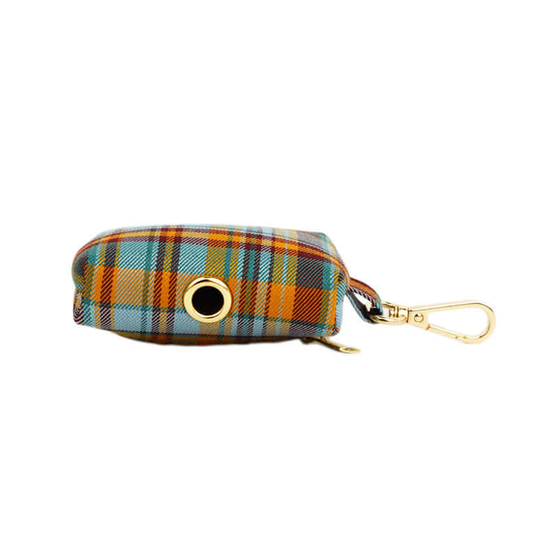 Trousse de transport à carreaux pour accessoires d'animaux, avec clip doré et fermeture éclair.