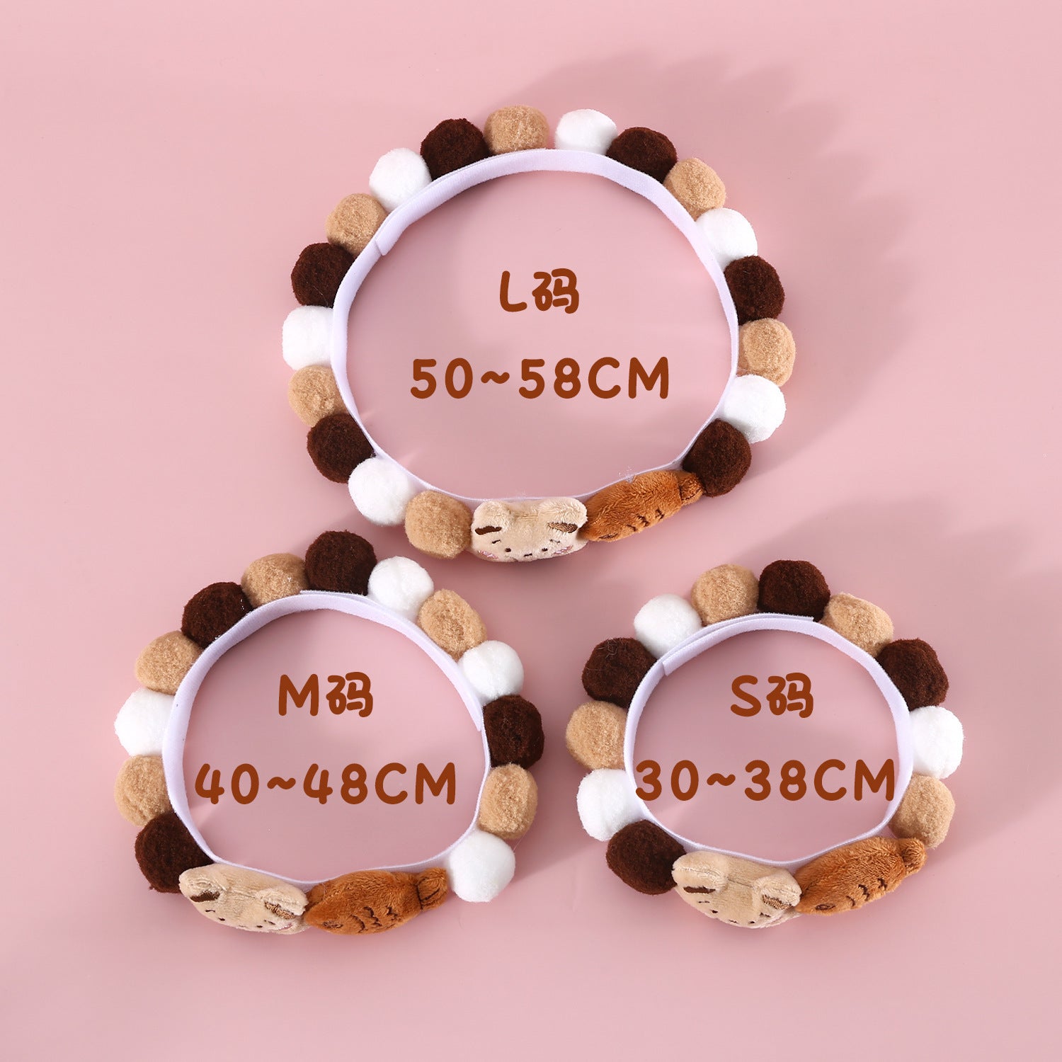 Collier en peluche Noël pour animaux, disponible en tailles S, M et L, avec nuances festives et confort.