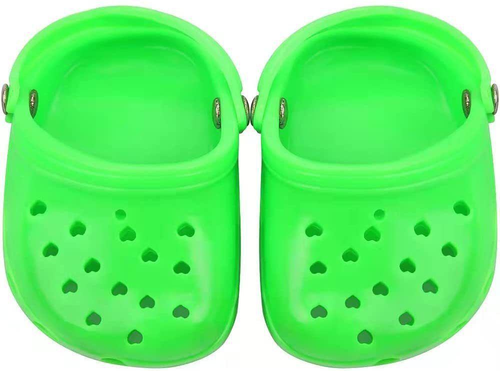 Chaussures pour chien en silicone vert clair avec motifs en forme de cœur, résistantes et durables.