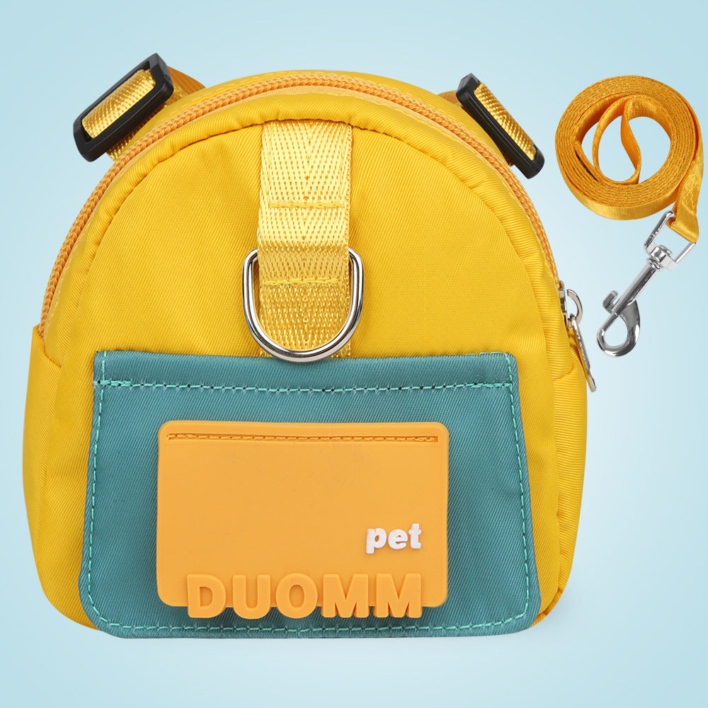 Sac à Dos Multifonction pour Chiens jaune, avec courroie et pochette sur le devant, idéal pour les aventures extérieures.