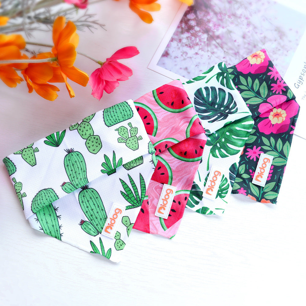 Écharpes en coton doux pour chien avec motifs de cactus, pastèque, feuilles tropicales et fleurs.