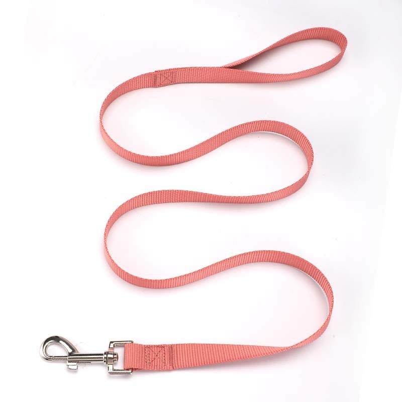 Corde de traction en nylon rose pour chien avec mousqueton, robuste et résistante.