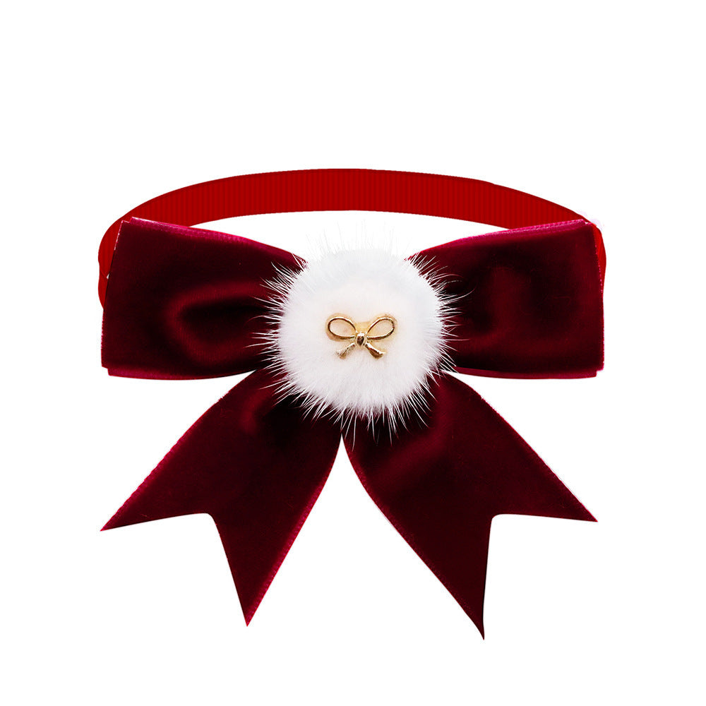 Nœud papillon ajustable en suède rouge pour animaux de compagnie, confortable et élégant.