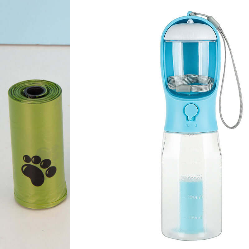 Bouteille d'eau portable 3 en 1 pour animaux avec rouleau de sacs à déjections, idéale pour chien et chat.