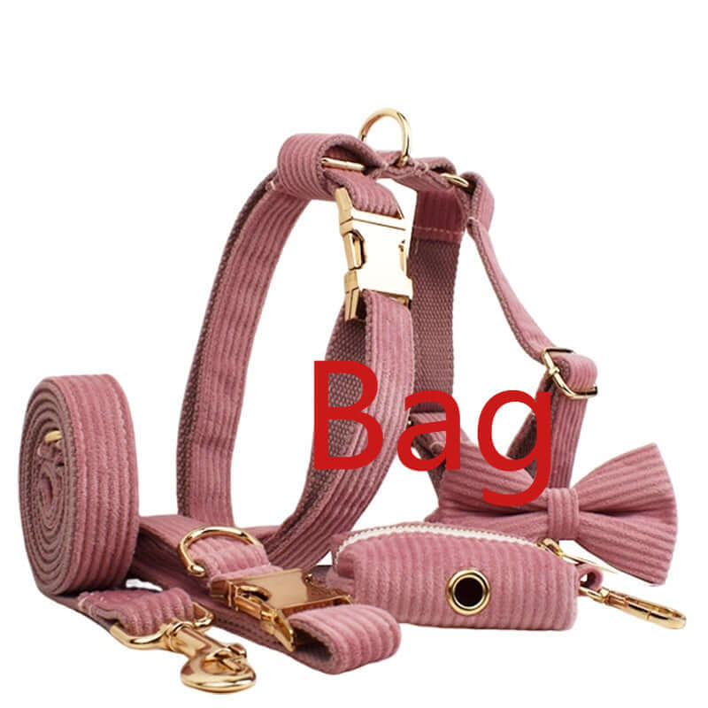 Collier en velours côtelé rose avec laisse et accessoires pour animaux, idéal pour chiens et chats.