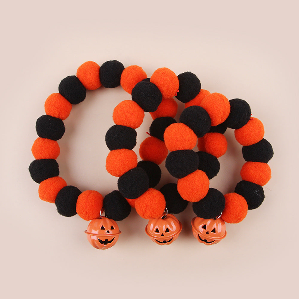 Collier de chat Halloween en perles noires et orange avec cloches citrouille pour un look festif