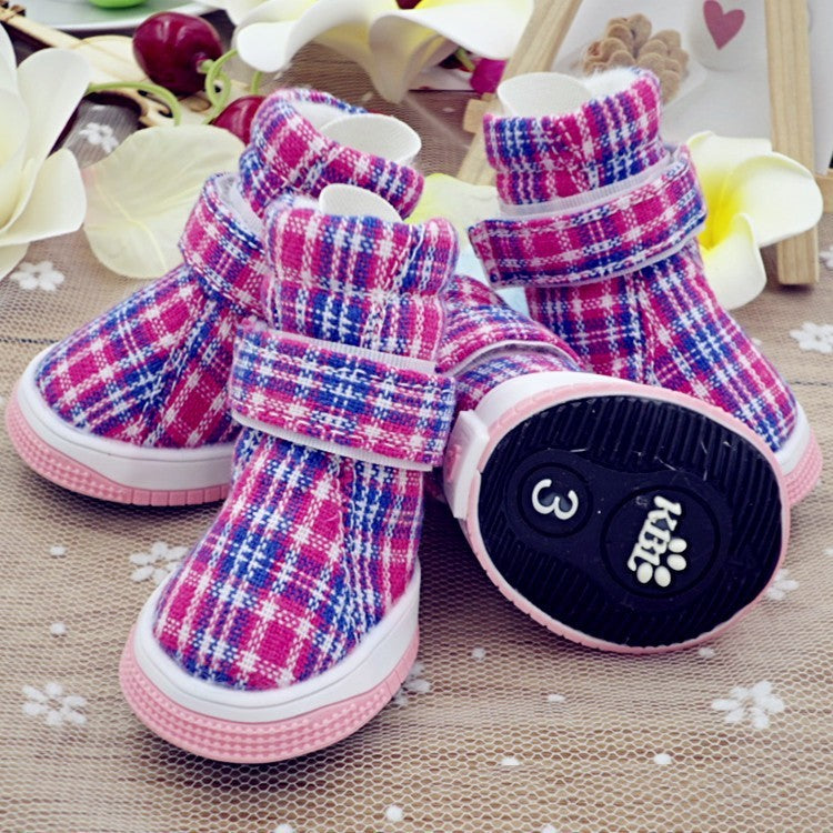 Chaussures de sport respirantes pour animaux, en tissu à carreaux roses et bleus, confortables et stylées.