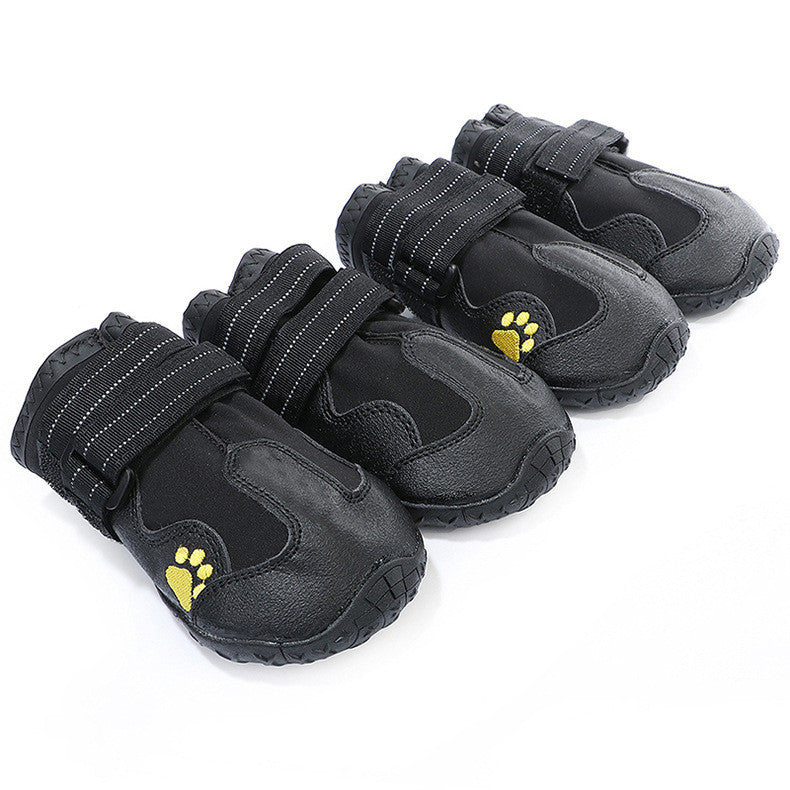 Bottes pour chien imperméables en caoutchouc noire, idéales pour protéger les pattes de la boue et de l'eau.
