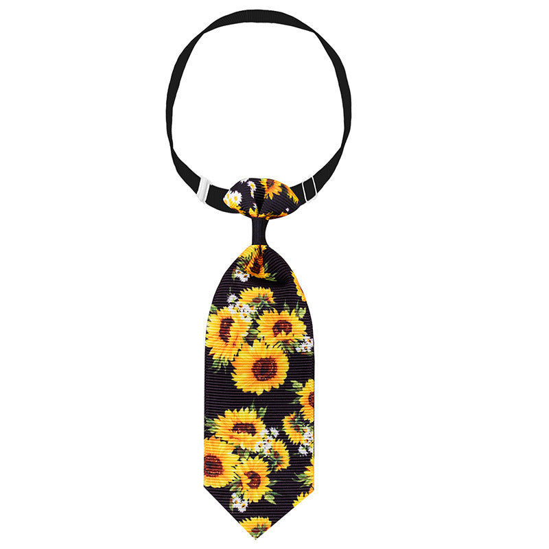 Cravate pour animal de compagnie avec motif de tournesols sur fond noir, idéale pour l'été.