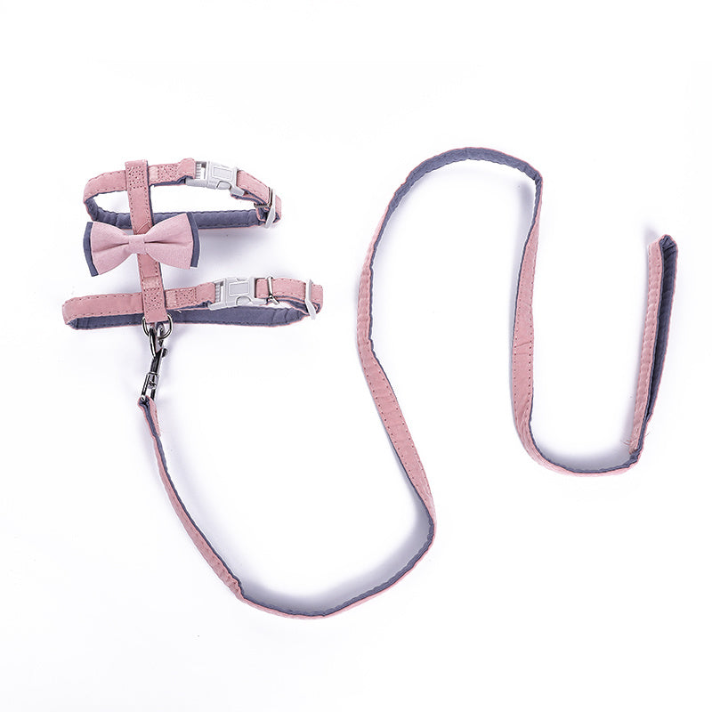 Laisse I-shaped rose en coton pour chat avec harnais et nœud élégant, idéale pour le confort et le style.