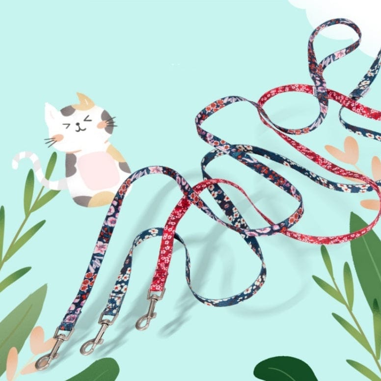 Corde florale résistante pour chiens et chats sur fond floral, parfaite pour les promenades stylées.