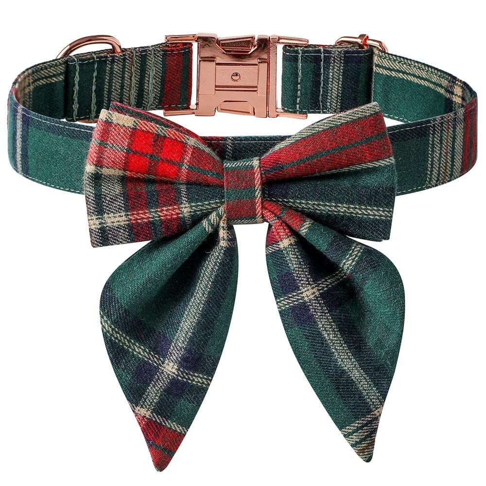 Collier de Noël pour chien en tartan rouge et vert avec boucle en or rose, élégant et confortable.