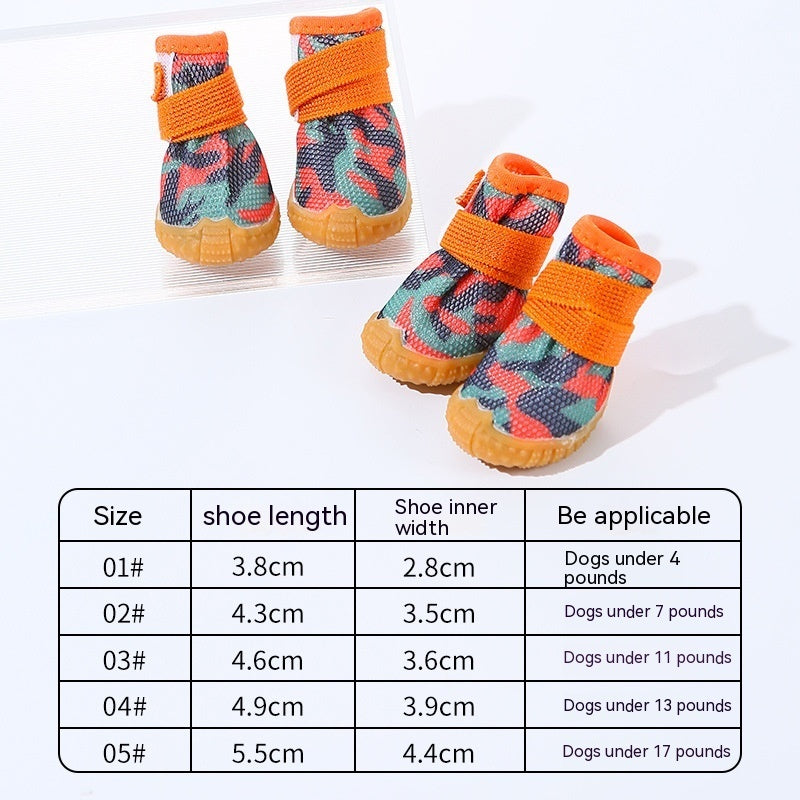 Chaussures pour chiens non-dérapantes avec tableau des tailles pour différents poids de chiens.