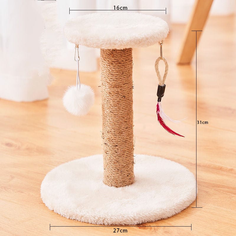 Griffoir vertical en sisal durable pour chats avec jouets interactifs et base moelleuse.