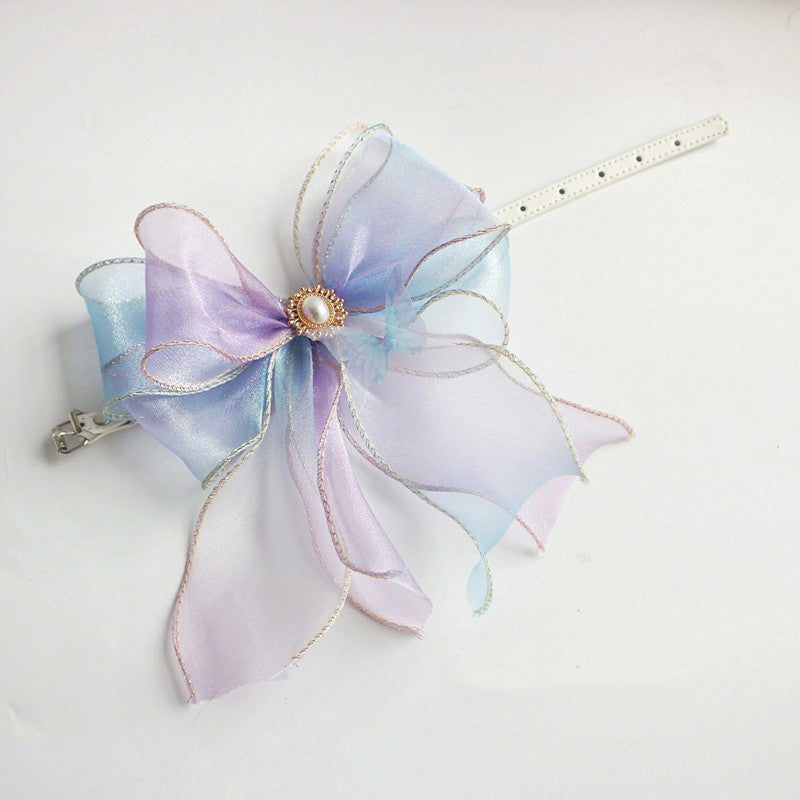 Collier en cuir pour animaux avec nœud en satin pastel et perle, accessoire élégant pour chiens et chats.