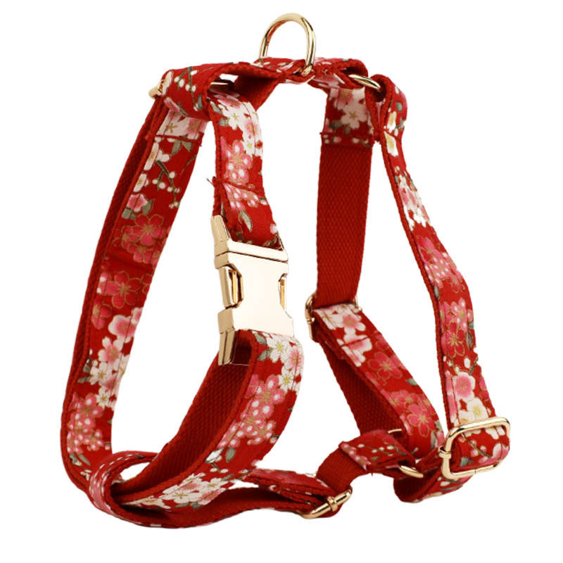 Collier floral japonais pour chien en tissu rouge, avec boucle en alliage et design élégant.