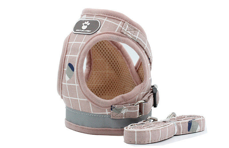 Harnais de traction pour chat rose à motifs avec laisse, idéal pour la sécurité et le confort lors des promenades.