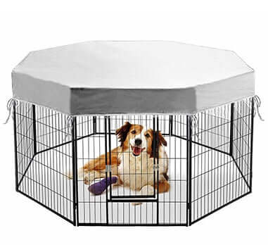 Housse de protection pour animaux sur clôture octogonale avec un chien heureux à l'intérieur, idéale pour le confort en extérieur.