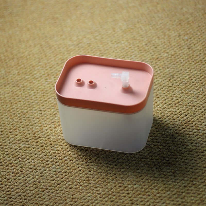 Distributeur automatique d'eau circulant pour animaux, design pratique et hygiénique, 1,5 L capacité.