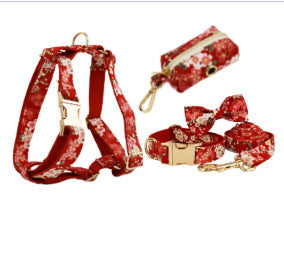 Collier floral japonais pour chien avec harnais assorti et sac de rangement.