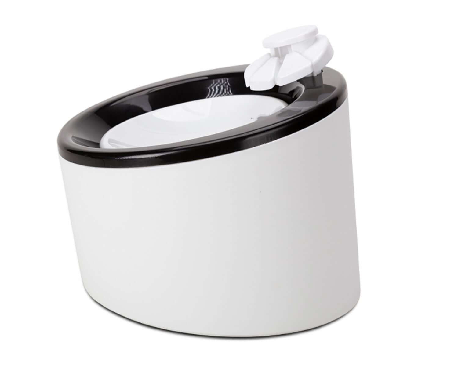 Distributeur automatique d'eau pour chats et chiens, en plastique durable, design esthétique noir et blanc.