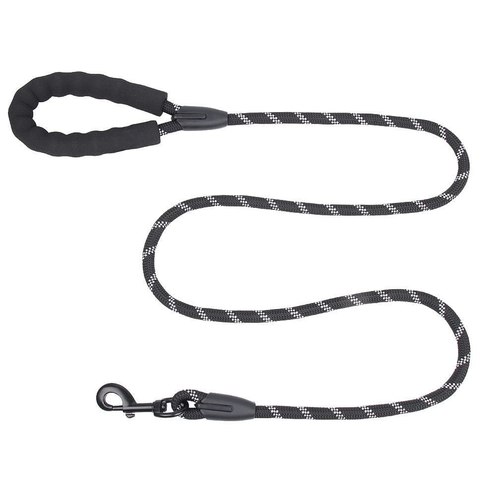 Laisse réfléchissante pour chiens, en nylon durable, noire avec poignée en mousse, idéale pour promenades.