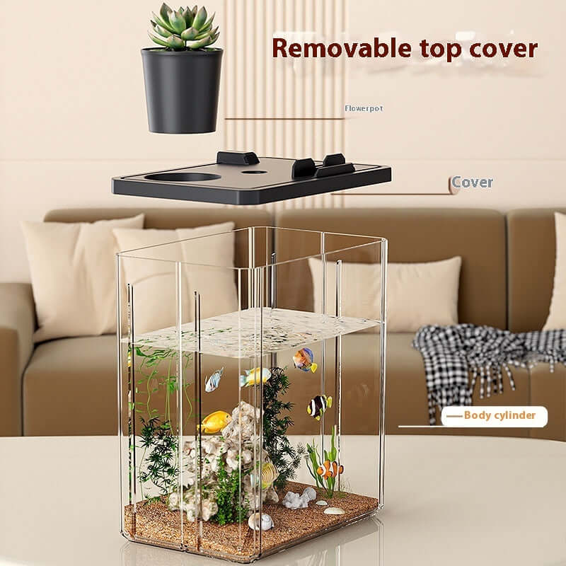 Aquarium de bureau en plastique avec couvercle amovible, décoré de plantes et poissons colorés.