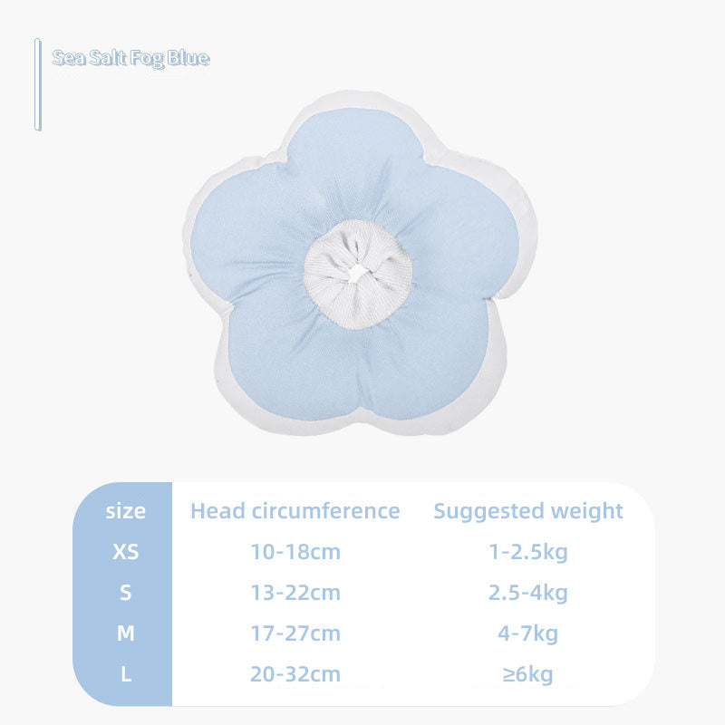 Coussin en forme de fleur bleu clair avec des instructions de taille pour animaux de compagnie.