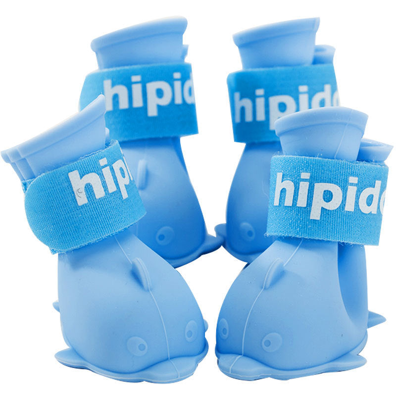 Bottes en gel pour animaux de compagnie en couleur bleu, idéales pour garder les pattes sèches et protégées.