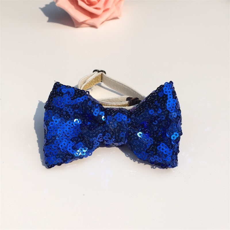Nœud papillon paillettes bleues pour animaux, élégant et festif, idéal pour les célébrations.