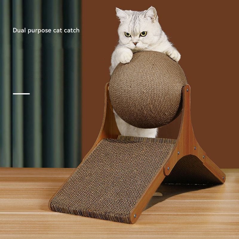 Chat s'amusant avec une planche à griffer Ferris Wheel, accessoire idéal pour le bonheur des chats.