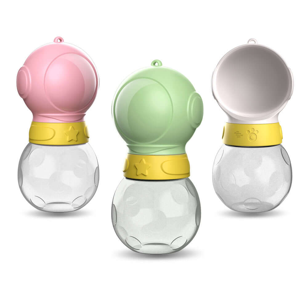Bouteilles d'eau portables pour chiens, en rose et vert, parfaites pour l'hydratation des animaux en extérieur.