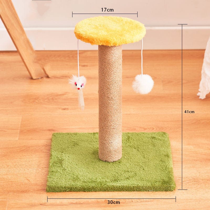 Griffoir vertical en sisal pour chats avec base verte et plateforme jaune, incluant jouets suspendus.