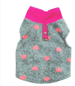 Pull pour chien en laine grise avec cœurs roses et col en pink, parfait pour garder votre animal au chaud.